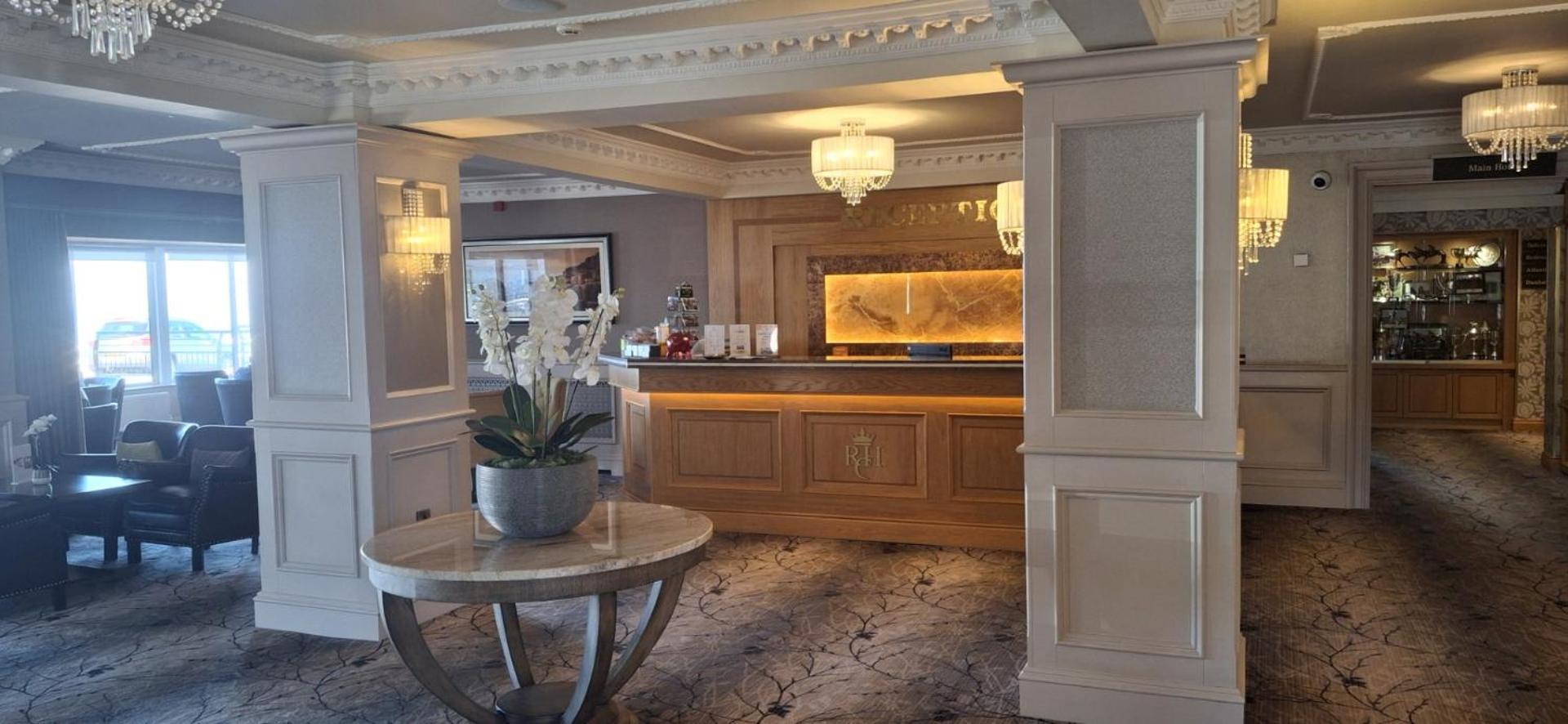 Royal Court Hotel 포트러시 외부 사진