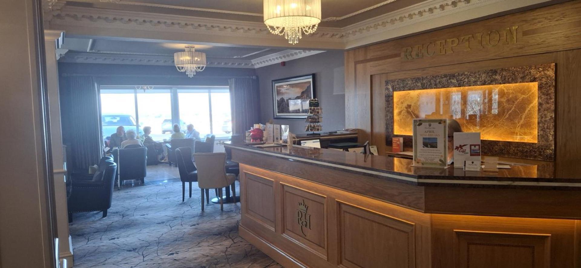 Royal Court Hotel 포트러시 외부 사진